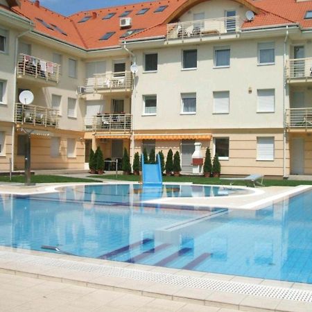 Relax Wellness Apartman Hajdúszoboszló Apartamento Exterior foto